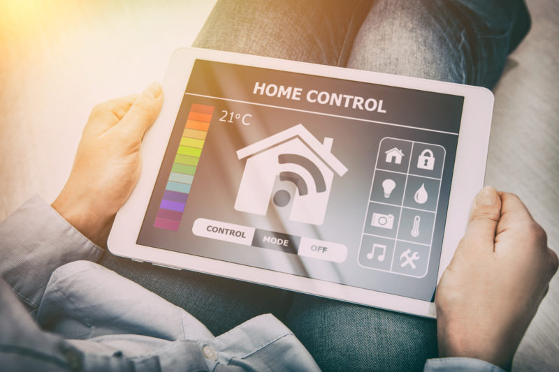 Why a Smart Thermostat Is Perfect If You’re Always On the Go